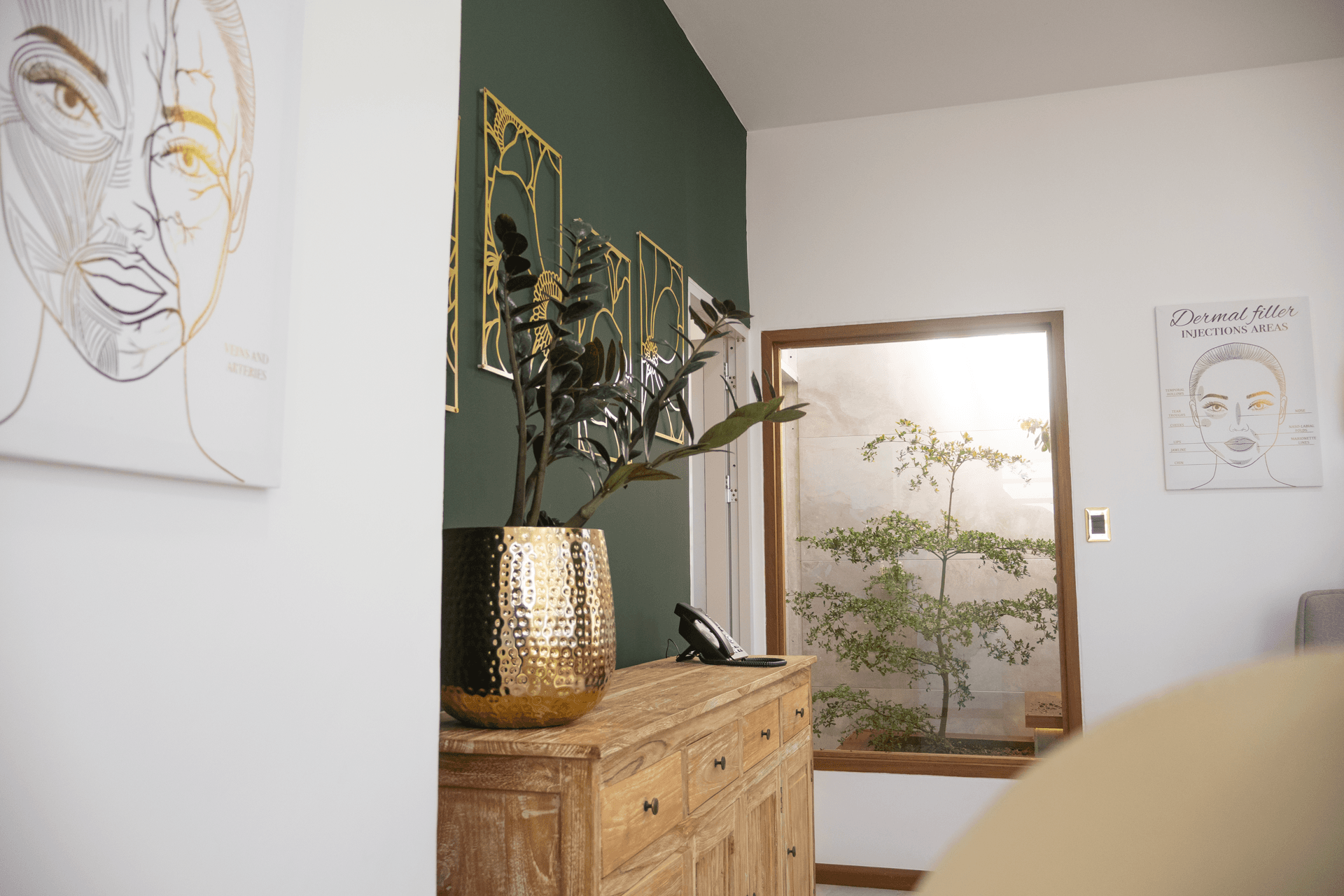 DRS. GITS Aesthetic Medicine room